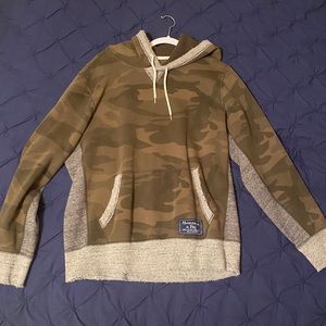 Abercrombie & Fitch Camo Sweatshirt